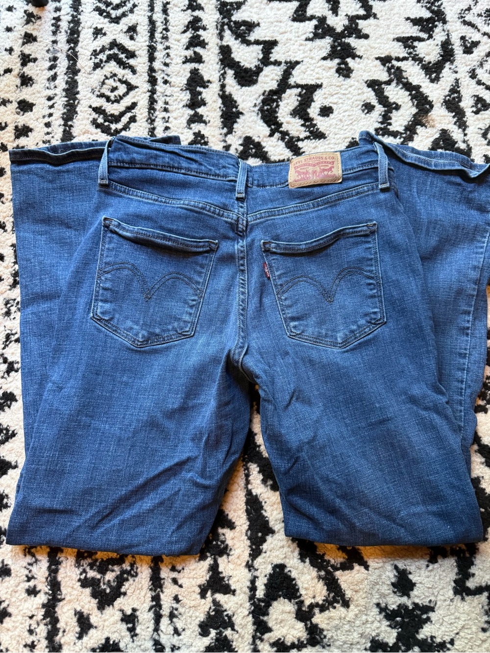 Levi's Women's Dark Blue boot cut Jeans - Classic Back Pocket